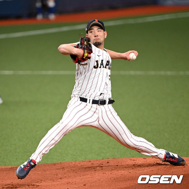 [OSEN=오사카(일본), 손용호 기자] 2일 일본 오사카 교세라돔에서 월드베이스볼클래식(WBC) 공식 연습 경기 일본 야구 대표팀과 오릭스 버팔로스의 경기가 열렸다.3일 한신 타이거스와 연습 경기 후 도쿄로 향하는 일본 야구 대표팀은 6일 대만과의 첫 경기에 이어 7일 한국전, 8일 호주전, 10일 체코전을 치른다.1회말 무사에서 일본 선발투수 기쿠치 유세이가 역투하고 있다. 2026.03.02 /spjj@osen.co.kr