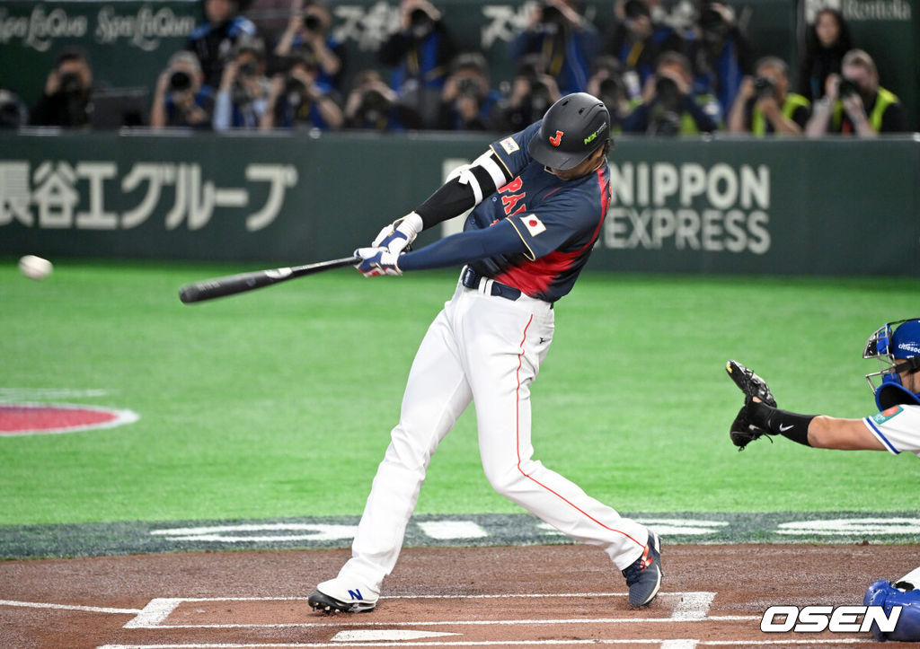 6일 일본 도쿄돔에서 월드베이스볼클래식(WBC) 조별리그 C조 일본과 대만의 경기가 열렸다.일본은 야마모토 요시노부, 대만은 쩡하오쥔을 선발로 내세웠다.1회초 무사에서 일본 오타니 쇼헤이가 우전 2루타를 치고 있다. 2026.03.06 /spjj@osen.co.kr