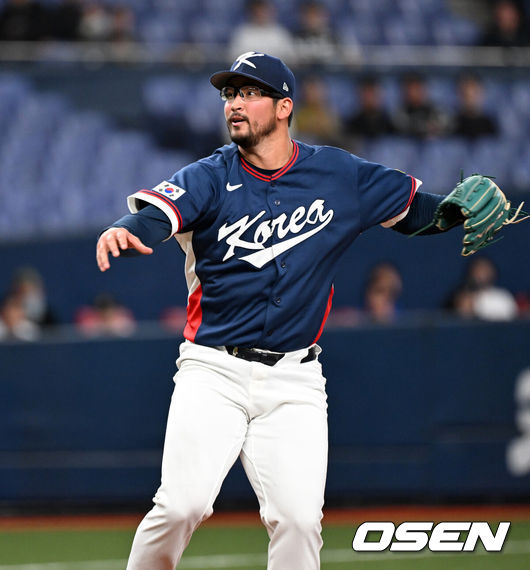 [OSEN=오사카(일본), 손용호 기자] 한국의 거포들이 연달아 터뜨리면서 오사카 평가전을 기분 좋게 마무리할 수 있었다. 이제 결전의 땅 도쿄로 향한다.류지현 감독이 이끄는 한국 WBC 대표팀은 3일 일본 오사카 교세라돔에서 열린 오릭스 버팔로스와의 2026 WBC 공식 평가전에서 8-5로 승리를 거뒀다. 이로써 한국은 전날(2일) 한신 타이거스전 3-3 무승부, 이날 오릭스전 승리로 공식 평가전 1승1무를 기록한 채 결전의 장소인 일본 도쿄돔으로 이동하게 된다.2회말 한국 데인 더닝이 역투하고 있다. 2026.03.03 /spjj@osen.co.kr