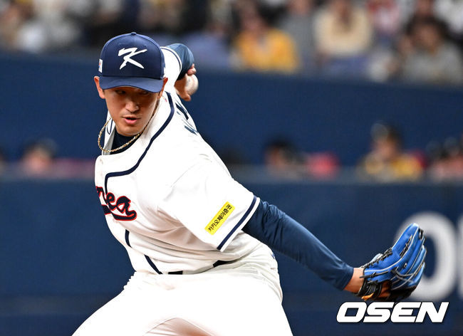 [OSEN=오사카(일본), 손용호 기자] 2일 일본 오사카 교세라돔에서 월드베이스볼클래식(WBC) 공식 연습 경기 한국 야구 대표팀과 한신 타이거스의 경기가 열렸다.우리 대표팀은 3일 같은 장소에서 오릭스 버팔로스와 연습 경기 2차전을 치른 뒤 5일 일본 도쿄돔에서 체코와 WBC 조별리그 1차전에서 격돌한다.6회초 한국 고영표가 역투하고 있다. 2026.03.02 /spjj@osen.co.kr