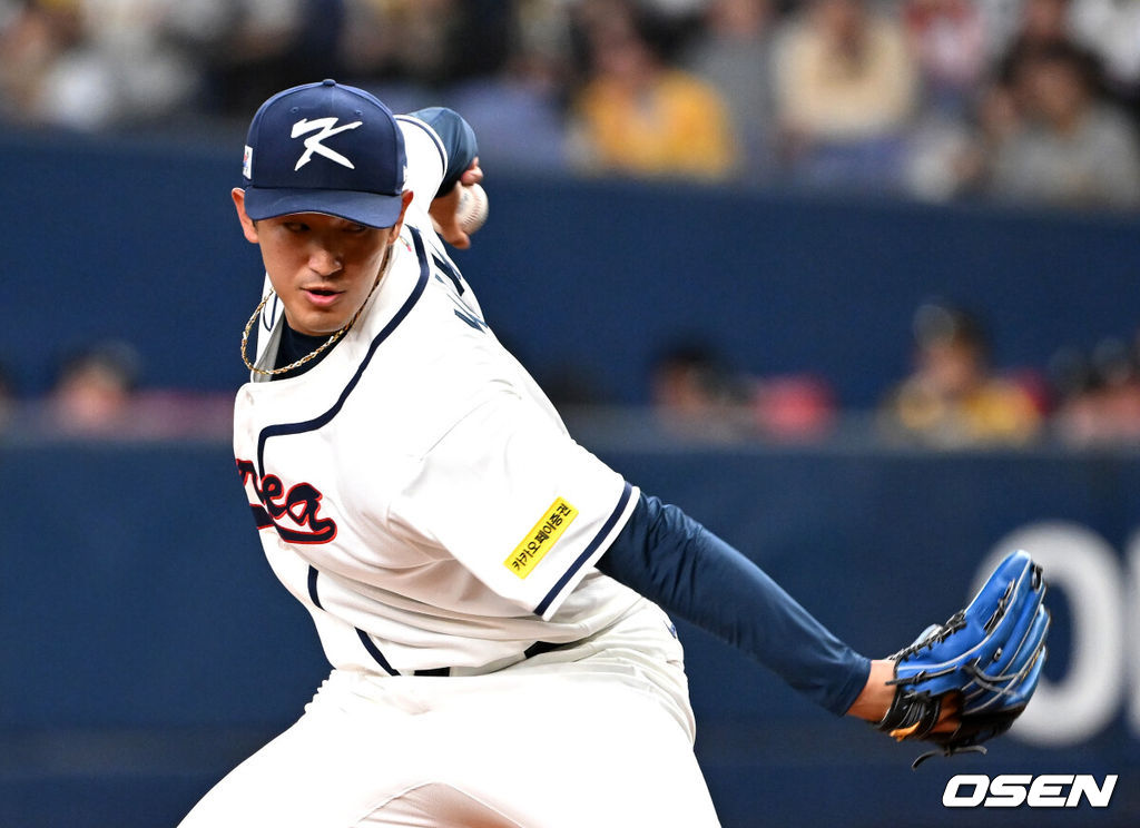 2일 일본 오사카 교세라돔에서 월드베이스볼클래식(WBC) 공식 연습 경기 한국 야구 대표팀과 한신 타이거스의 경기가 열렸다.우리 대표팀은 3일 같은 장소에서 오릭스 버팔로스와 연습 경기 2차전을 치른 뒤 5일 일본 도쿄돔에서 체코와 WBC 조별리그 1차전에서 격돌한다.6회초 한국 고영표가 역투하고 있다. 2026.03.02 /spjj@osen.co.kr