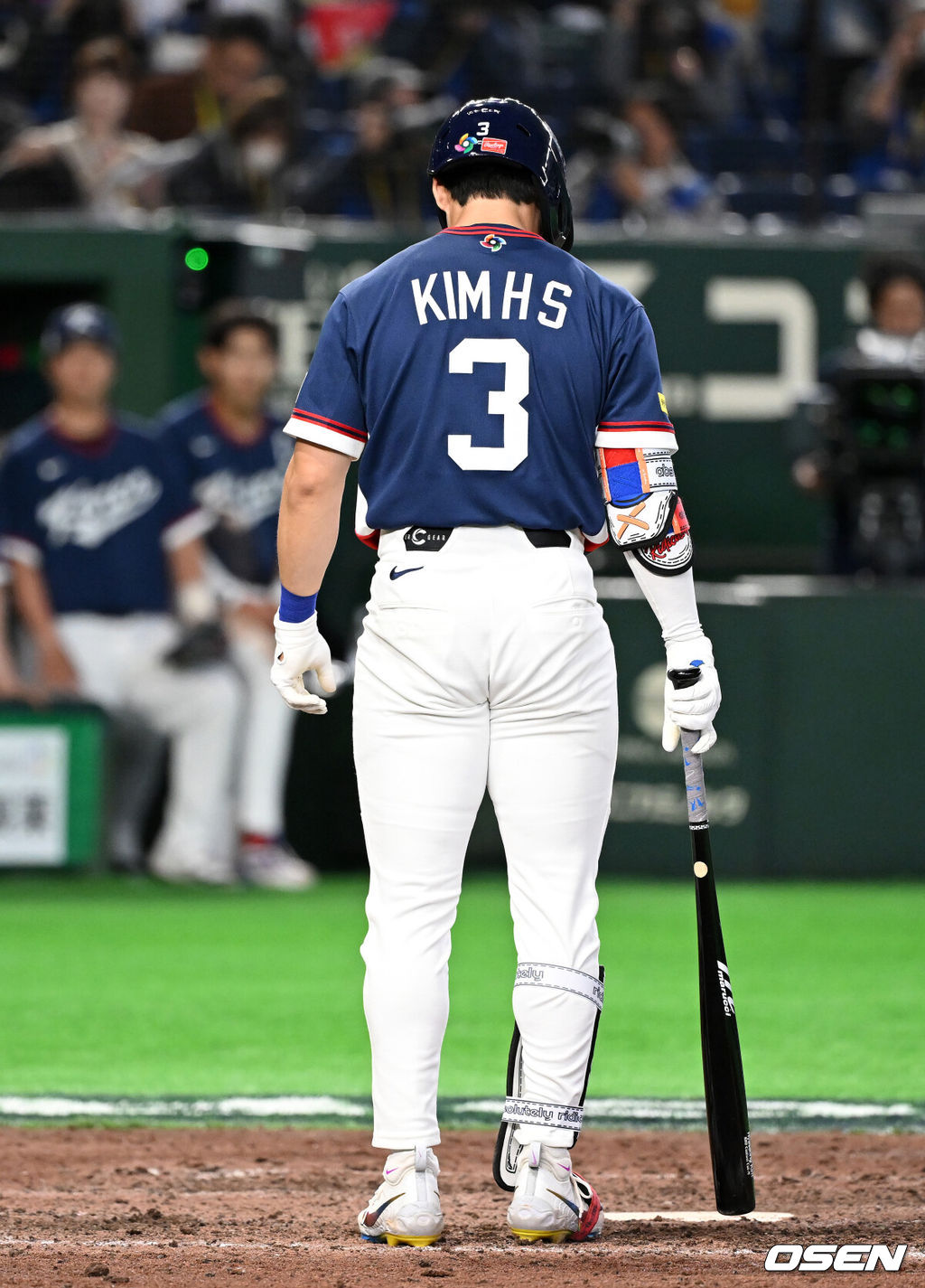 7일 일본 도쿄돔에서 2026 월드베이스볼클래식(WBC) 조별리그 C조 대한민국과 일본의 경기가 열렸다.한국은 잠수함 고영표, 일본은 좌완 기쿠치 유세이를 선발로 내세웠다. WBC에서 2006년 4강, 2009년 준우승을 차지한 한국은 이후 3개 대회(2013년, 2017년, 2023년)에서 연달아 1라운드를 통과하지 못하고 있다. 이번 대회에서는 8강 토너먼트 복귀를 목표로 대회에 임하고 있다. 지난 5일 체코와의 첫 경기에서는 11-4로 대승을 거두며 좋은 출발을 했다. 8회초 2사 만루에서 한국 김혜성이 삼진을 당하고 있다. 2026.03.07 /spjj@osen.co.kr