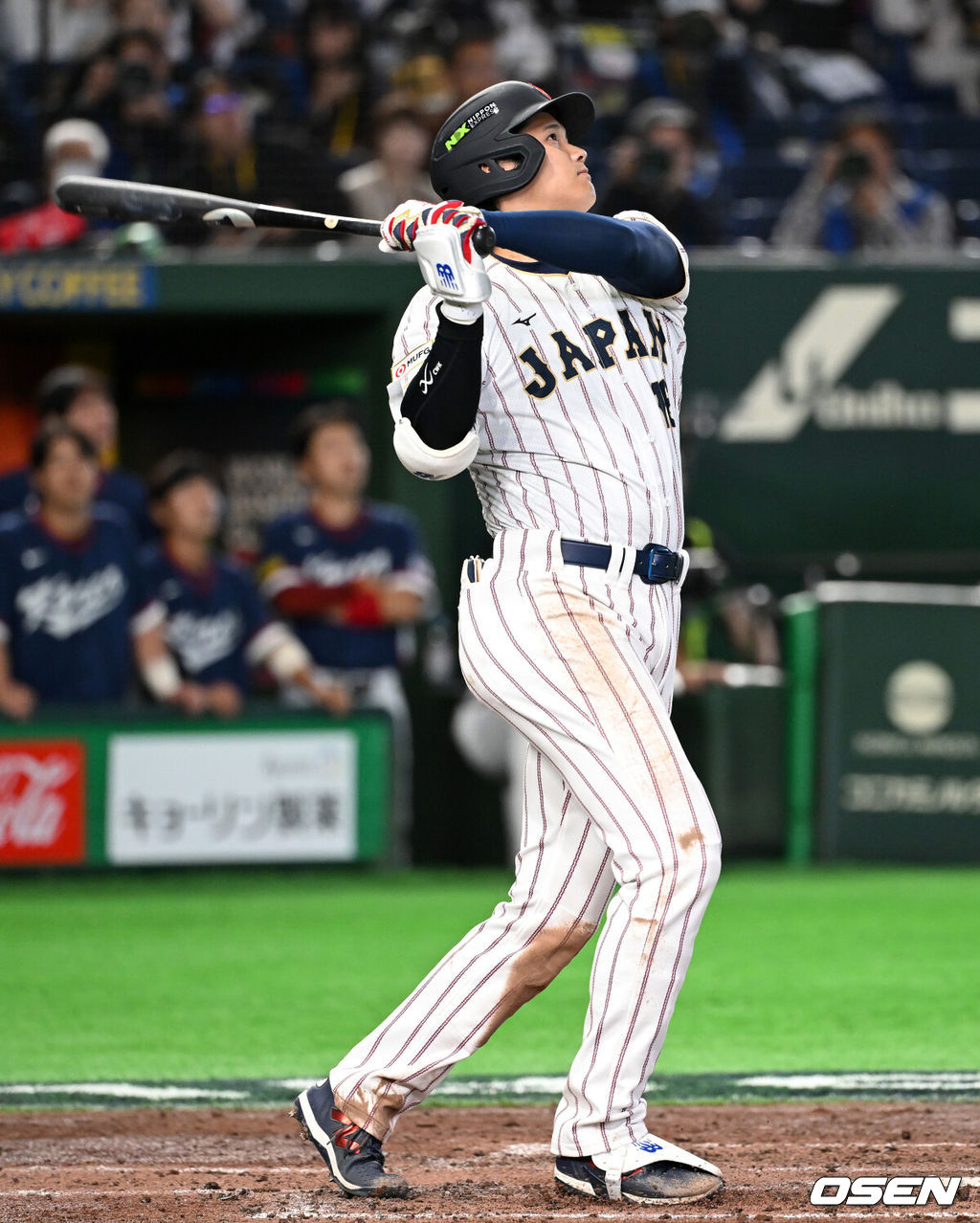 7일 일본 도쿄돔에서 2026 월드베이스볼클래식(WBC) 조별리그 C조 대한민국과 일본의 경기가 열렸다.한국은 잠수함 고영표, 일본은 좌완 기쿠치 유세이를 선발로 내세웠다. WBC에서 2006년 4강, 2009년 준우승을 차지한 한국은 이후 3개 대회(2013년, 2017년, 2023년)에서 연달아 1라운드를 통과하지 못하고 있다. 이번 대회에서는 8강 토너먼트 복귀를 목표로 대회에 임하고 있다. 지난 5일 체코와의 첫 경기에서는 11-4로 대승을 거두며 좋은 출발을 했다. 3회말 1사에서 일본 오타니 쇼헤이가 동점 중월 솔로포 날리고 있다. 2026.03.07 /spjj@osen.co.kr