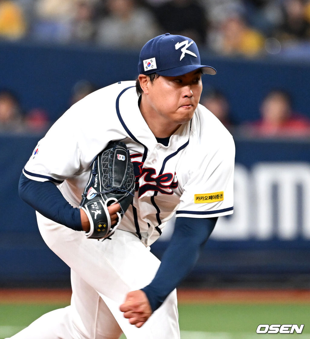 2일 일본 오사카 교세라돔에서 월드베이스볼클래식(WBC) 공식 연습 경기 한국 야구 대표팀과 한신 타이거스의 경기가 열렸다.우리 대표팀은 3일 같은 장소에서 오릭스 버팔로스와 연습 경기 2차전을 치른 뒤 5일 일본 도쿄돔에서 체코와 WBC 조별리그 1차전에서 격돌한다.6회말 한국 류현진이 역투하고 있다. 2026.03.02 /spjj@osen.co.kr