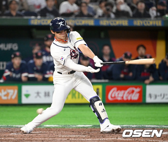 [OSEN=도쿄(일본), 손용호 기자] 5일 일본 도쿄돔에서 월드베이스볼클래식(WBC) 조별리그 C조 한국과 체코의 경기가&nbsp;열렸다.한국은 소형준, 체코는 다니엘 파디샥을 선발투수로 내세웠다.2006년 4강, 2009년 준우승을 차지한 경험이 있는 한국은 이후 3개 대회(2013년, 2017년, 2023년)에서 모두 8강 토너먼트 진출에 실패했다. 이번 대회에서는 17년 만에 본선 토너먼트 진출을 노린다.4회말 무사에서 한국 김도영이 삼진으로 물러나고 있다. 2026.03.05&nbsp;/spjj@osen.co.kr