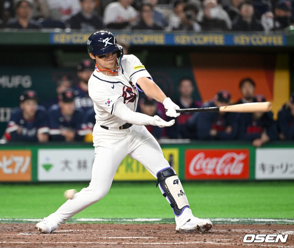 5일 일본 도쿄돔에서 월드베이스볼클래식(WBC) 조별리그 C조 한국과 체코의 경기가 열렸다.한국은 소형준, 체코는 다니엘 파디샥을 선발투수로 내세웠다.2006년 4강, 2009년 준우승을 차지한 경험이 있는 한국은 이후 3개 대회(2013년, 2017년, 2023년)에서 모두 8강 토너먼트 진출에 실패했다. 이번 대회에서는 17년 만에 본선 토너먼트 진출을 노린다.4회말 무사에서 한국 김도영이 삼진으로 물러나고 있다. 2026.03.05 /spjj@osen.co.kr