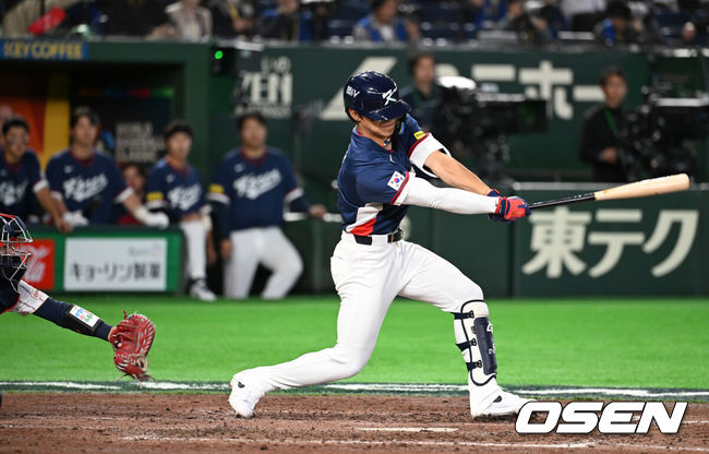 [OSEN=도쿄(일본), 손용호 기자] 7일 일본 도쿄돔에서 2026 월드베이스볼클래식(WBC) 조별리그 C조 대한민국과 일본의 경기가&nbsp;열렸다.한국은 잠수함 고영표, 일본은 좌완 기쿠치 유세이를 선발로 내세웠다. WBC에서 2006년 4강, 2009년 준우승을 차지한 한국은 이후 3개 대회(2013년, 2017년, 2023년)에서 연달아 1라운드를 통과하지 못하고 있다. 이번 대회에서는 8강 토너먼트 복귀를 목표로 대회에 임하고 있다. 지난 5일 체코와의 첫 경기에서는 11-4로 대승을 거두며 좋은 출발을 했다.&nbsp;7회말 1사에서 한국 김도영이 삼진을 당하고 있다. 2026.03.07&nbsp;/spjj@osen.co.kr