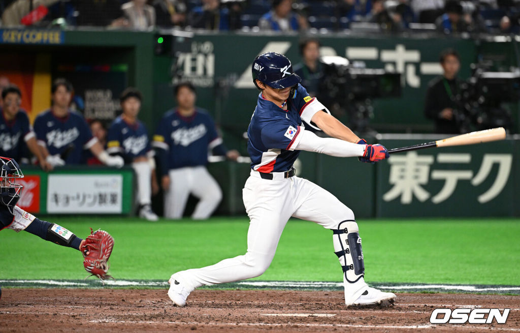 7일 일본 도쿄돔에서 2026 월드베이스볼클래식(WBC) 조별리그 C조 대한민국과 일본의 경기가 열렸다.한국은 잠수함 고영표, 일본은 좌완 기쿠치 유세이를 선발로 내세웠다. WBC에서 2006년 4강, 2009년 준우승을 차지한 한국은 이후 3개 대회(2013년, 2017년, 2023년)에서 연달아 1라운드를 통과하지 못하고 있다. 이번 대회에서는 8강 토너먼트 복귀를 목표로 대회에 임하고 있다. 지난 5일 체코와의 첫 경기에서는 11-4로 대승을 거두며 좋은 출발을 했다. 7회말 1사에서 한국 김도영이 삼진을 당하고 있다. 2026.03.07 /spjj@osen.co.kr