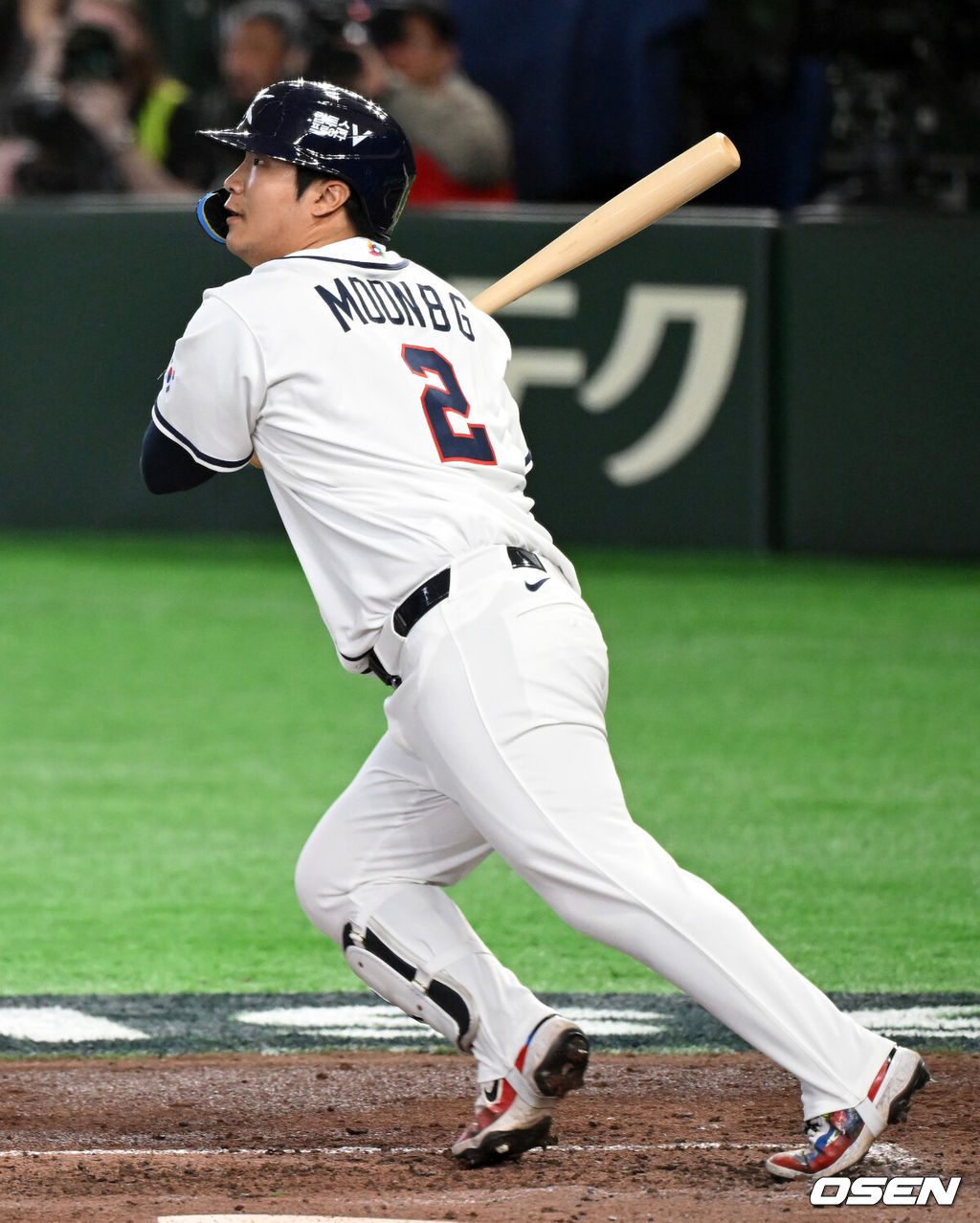 8일 일본 도쿄돔에서 2026 월드베이스볼클래식(WBC) 1라운드 C조 조별리그 대한민국과 대만의 경기가 열렸다.한국은 전날(7일) 일본과의 경기에서 6-8로 석패했다. 앞서 체코전을 11-4로 잡았던 한국은 1승1패를 마크하게 됐고, 남은 대만전과 호주전에 사활을 걸어야 한다.5회말 무사 1루에서 한국 문보경이 중전 안타를 날리고 있다. 2026.03.08 /spjj@osen.co.kr