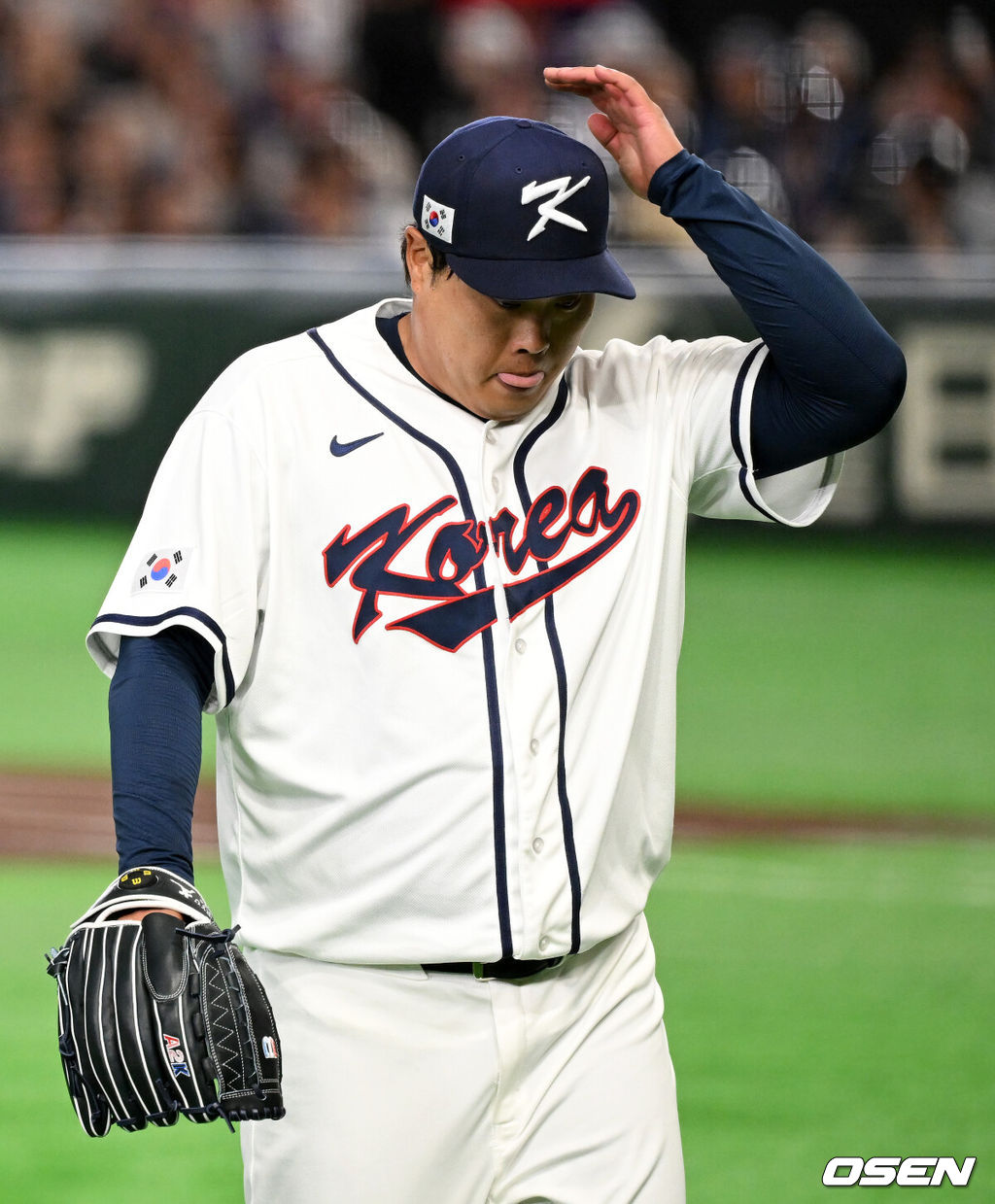 8일 일본 도쿄돔에서 2026 월드베이스볼클래식(WBC) 1라운드 C조 조별리그 대한민국과 대만의 경기가 열렸다.한국은 전날(7일) 일본과의 경기에서 6-8로 석패했다. 앞서 체코전을 11-4로 잡았던 한국은 1승1패를 마크하게 됐고, 남은 대만전과 호주전에 사활을 걸어야 한다.2회초 수비를 마치고 대만 장위청에게 선제 솔로포를 허용한 한국 류현진이 아쉬워하고 있다. 2026.03.08 /spjj@osen.co.kr