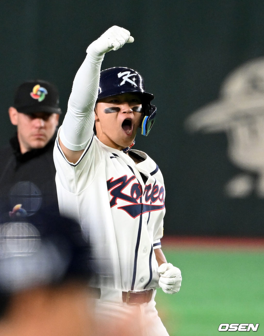 8일 일본 도쿄돔에서 2026 월드베이스볼클래식(WBC) 1라운드 C조 조별리그 대한민국과 대만의 경기가 열렸다.한국은 전날(7일) 일본과의 경기에서 6-8로 석패했다. 앞서 체코전을 11-4로 잡았던 한국은 1승1패를 마크하게 됐고, 남은 대만전과 호주전에 사활을 걸어야 한다.8회말 2사 1루에서 한국 김도영이 동점 1타점 적시 2루타를 날리며 기뻐하고 있다. 2026.03.08 /spjj@osen.co.kr