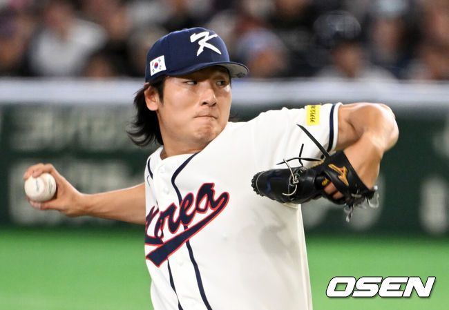 [OSEN=도쿄(일본), 손용호 기자] 8일 일본 도쿄돔에서 2026 월드베이스볼클래식(WBC) 1라운드 C조 조별리그 대한민국과 대만의 경기가&nbsp;열렸다.한국은 전날(7일) 일본과의 경기에서 6-8로 석패했다. 앞서 체코전을 11-4로 잡았던 한국은 1승1패를 마크하게 됐고, 남은 대만전과 호주전에 사활을 걸어야 한다.4회초 한국 곽빈이 역투하고 있다. 2026.03.08&nbsp;/spjj@osen.co.kr