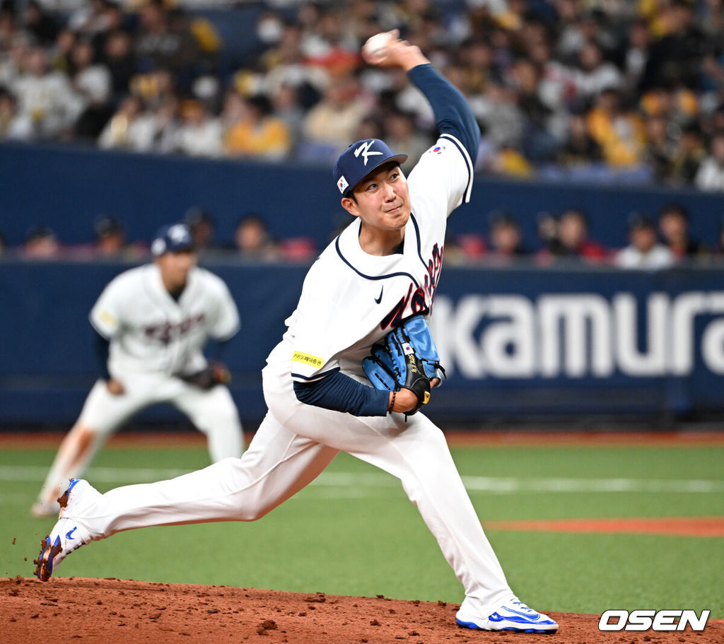 2일 일본 오사카 교세라돔에서 월드베이스볼클래식(WBC) 공식 연습 경기 한국 야구 대표팀과 한신 타이거스의 경기가 열렸다.우리 대표팀은 3일 같은 장소에서 오릭스 버팔로스와 연습 경기 2차전을 치른 뒤 5일 일본 도쿄돔에서 체코와 WBC 조별리그 1차전에서 격돌한다.4회초 무사에서 한국 손주영이 역투하고 있다. 2026.03.02 /spjj@osen.co.kr