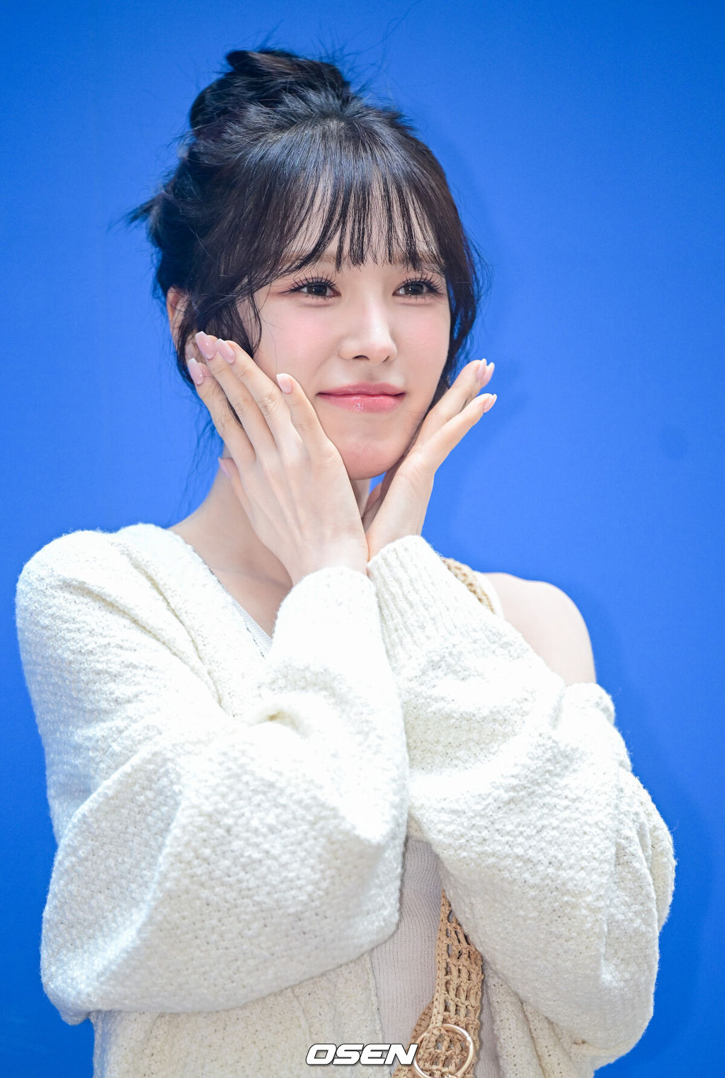 20일 오후 서울 신사동 LF 본사에서 프렌치 컨템포러리 브랜드 컬렉션 포토콜 행사가 열렸다.이날 행사에는 배윤영, 이시안, 정윤하, 레드벨벳 웬디, 백호, 김효진, 티파니 영, 임시완 등이 참석해 자리를 빛냈다.레드벨벳 웬디가 포토타임을 하고 있다. 2025.03.20 / dreamer@osen.co.kr