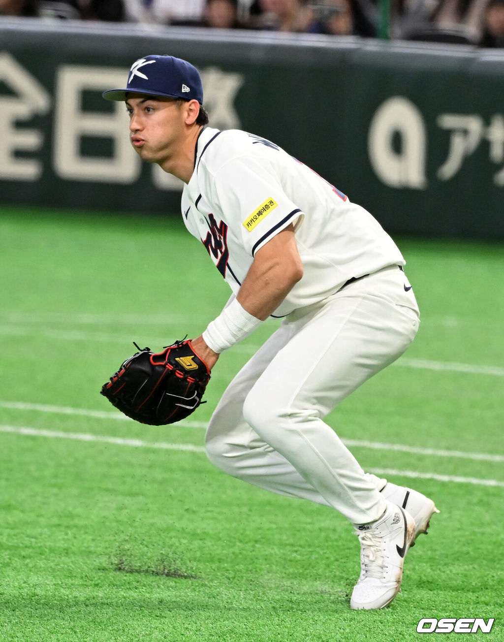 8일 일본 도쿄돔에서 2026 월드베이스볼클래식(WBC) 1라운드 C조 조별리그 대한민국과 대만의 경기가 열렸다.한국은 전날(7일) 일본과의 경기에서 6-8로 석패했다. 앞서 체코전을 11-4로 잡았던 한국은 1승1패를 마크하게 됐고, 남은 대만전과 호주전에 사활을 걸어야 한다.연장 10회초 무사 2루에서 한국 위트컴이 대만 린자정의 보내기 번트에 3루로 송구하고 있다. 2루주자 천제셴은 3루에서 세이프. 2026.03.08 /spjj@osen.co.kr