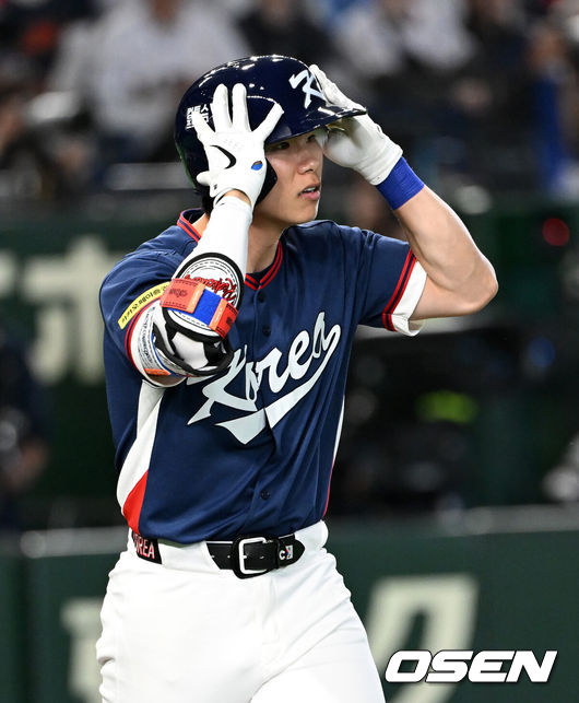 [OSEN=도쿄(일본), 손용호 기자] 7일 일본 도쿄돔에서 2026 월드베이스볼클래식(WBC) 조별리그 C조 대한민국과 일본의 경기가&nbsp;열렸다.한국은 잠수함 고영표, 일본은 좌완 기쿠치 유세이를 선발로 내세웠다. WBC에서 2006년 4강, 2009년 준우승을 차지한 한국은 이후 3개 대회(2013년, 2017년, 2023년)에서 연달아 1라운드를 통과하지 못하고 있다. 이번 대회에서는 8강 토너먼트 복귀를 목표로 대회에 임하고 있다. 지난 5일 체코와의 첫 경기에서는 11-4로 대승을 거두며 좋은 출발을 했다.&nbsp;4회초 1사 1루에서 한국 김혜성이 동점 우중월 투런포를 날리고 있다. 2026.03.07&nbsp;/spjj@osen.co.kr