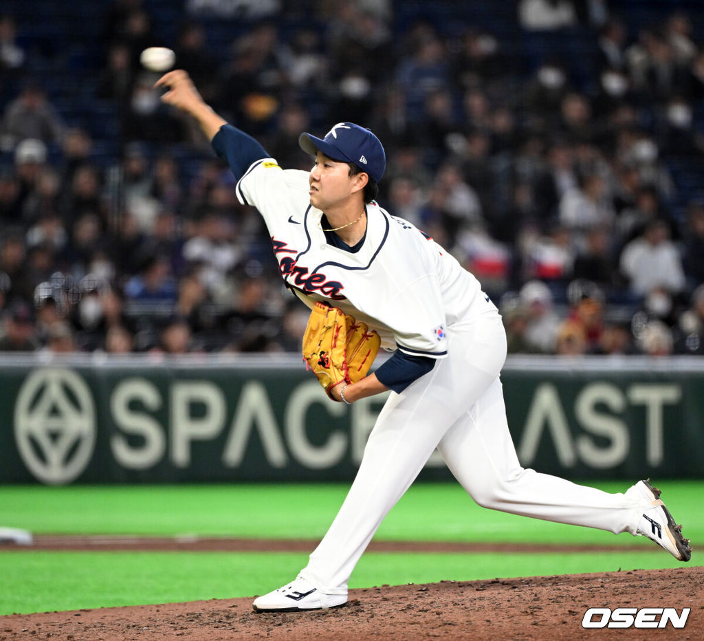 류지현 감독이 이끄는 한국야구 대표팀은 5일 일본 도쿄의 도쿄돔에서 열린 2026 월드베이스볼클래식(WBC) 조별리그 C조 체코와의 첫 경기에서 홈런 4방을 포함해 10안타를 터트리며 11-4로 승리했다.2009년 이후 17년 만에 WBC 1차전 승리를 기록했다.9회초 한국 유영찬이 역투하고 있다. 2026.03.05 /spjj@osen.co.kr