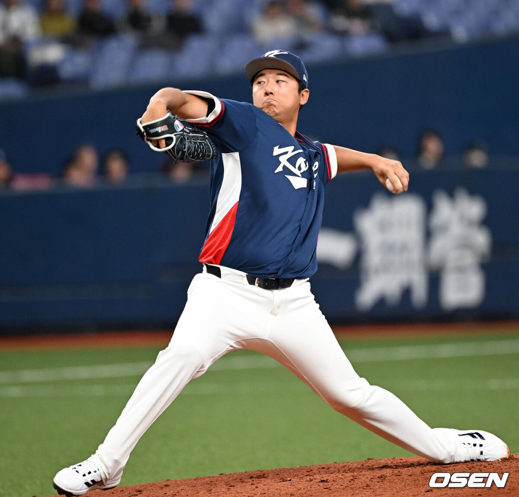 3일 일본 오사카 교세라돔에서 월드베이스볼클래식(WBC) 공식 연습 경기 한국 야구 대표팀과 오릭스 버팔로스의 경기가 열렸다.우리 대표팀은 연습 경기 2차전을 치른 뒤 5일 일본 도쿄돔에서 체코와 WBC 조별리그 1차전에서 격돌한다.4회말 무사에서 한국 송승기가 역투하고 있다. 2026.03.03 /spjj@osen.co.kr