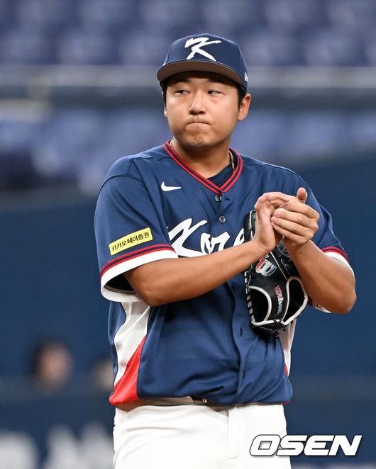[OSEN=오사카(일본), 손용호 기자] 3일 일본 오사카 교세라돔에서 월드베이스볼클래식(WBC) 공식 연습 경기 한국 야구 대표팀과 오릭스 버팔로스의 경기가 열렸다.우리 대표팀은 연습 경기 2차전을 치른 뒤 5일 일본 도쿄돔에서 체코와 WBC 조별리그 1차전에서 격돌한다.4회말 1사 만루에서 한국 송승기가 아쉬운 표정을 짓고 있다. 2026.03.03 /spjj@osen.co.kr
