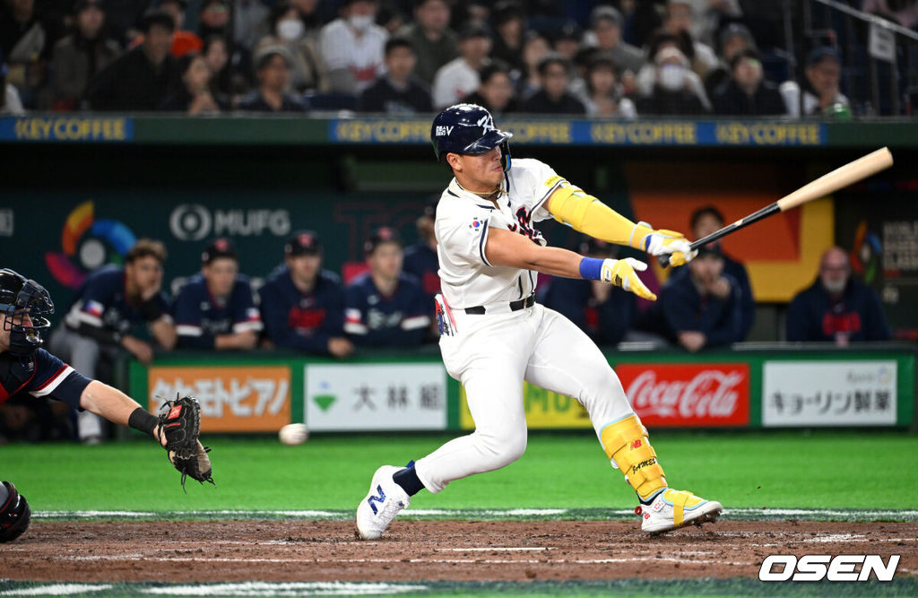 5일 일본 도쿄돔에서 월드베이스볼클래식(WBC) 조별리그 C조 한국과 체코의 경기가 열렸다.한국은 소형준, 체코는 다니엘 파디샥을 선발투수로 내세웠다.2006년 4강, 2009년 준우승을 차지한 경험이 있는 한국은 이후 3개 대회(2013년, 2017년, 2023년)에서 모두 8강 토너먼트 진출에 실패했다. 이번 대회에서는 17년 만에 본선 토너먼트 진출을 노린다.5회말 무사에서 한국 안현민이 삼진으로 물러나고 있다. 2026.03.05 /spjj@osen.co.kr