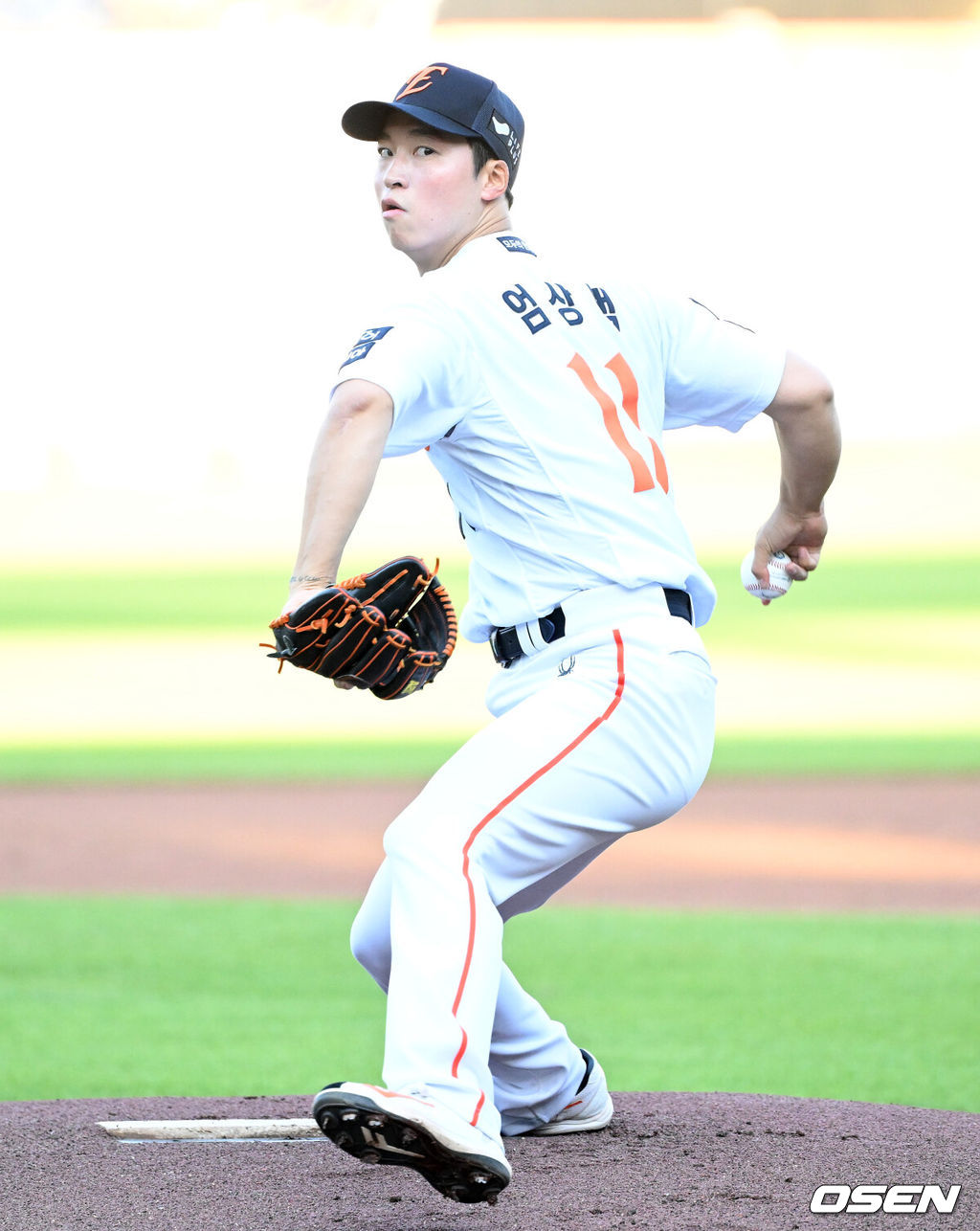 9일 오후 대전 한화생명볼파크에서 2025 신한 SOL Bank KBO리그 한화 이글스와 KIA 타이거즈의 경기가 열렸다.한화는 문동주, KIA는 양현종 선발로 내세웠다.1회초 무사에서 한화 선발투수 엄상백이 역투하고 있다. 2025.07.08 /sunday@osen.co.kr