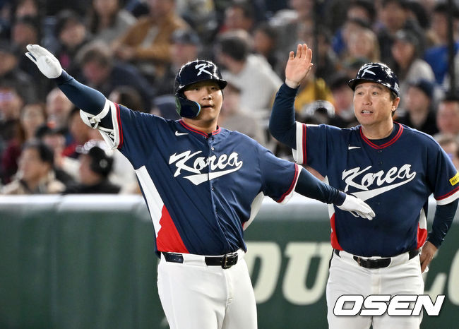 [OSEN=도쿄(일본), 손용호 기자] 9일 일본 도쿄돔에서 월드베이스볼클래식(WBC) 조별리그 C조 한국과 호주의 경기가&nbsp;열렸다. 5회초 2사 2루에서 한국 문보경이 좌월 적시타를 치고 세리머니를 하고 있다. 2026.03.09&nbsp;/spjj@osen.co.kr