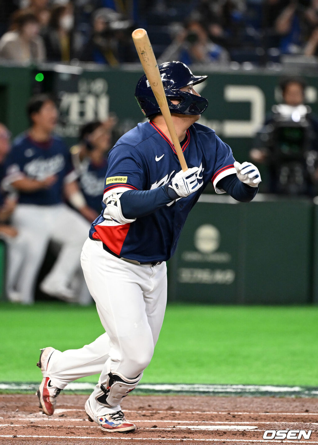 7일 일본 도쿄돔에서 2026 월드베이스볼클래식(WBC) 조별리그 C조 대한민국과 일본의 경기가 열렸다.한국은 잠수함 고영표, 일본은 좌완 기쿠치 유세이를 선발로 내세웠다. WBC에서 2006년 4강, 2009년 준우승을 차지한 한국은 이후 3개 대회(2013년, 2017년, 2023년)에서 연달아 1라운드를 통과하지 못하고 있다. 이번 대회에서는 8강 토너먼트 복귀를 목표로 대회에 임하고 있다. 지난 5일 체코와의 첫 경기에서는 11-4로 대승을 거두며 좋은 출발을 했다. 1회초 2사 1,2루에서 한국 문보경이 2타점 적시 좌중간 2루타를 날리고 있다. 2026.03.07 /spjj@osen.co.kr