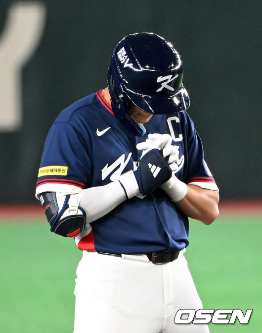 [OSEN=도쿄(일본), 손용호 기자] 9일 일본 도쿄돔에서 월드베이스볼클래식(WBC) 조별리그 C조 한국과 호주의 경기가&nbsp;열렸다.C조는 일본이 3승으로 조 1위를 확정, 8강에 진출했다. 호주가 2승 1패, 대만이 2승 2패, 한국이 1승 2패, 체코는 3패다.한국 WBC 대표팀이 8강에 진출하려면 호주에 2점 이하로 실점하면서 5점 차 이상으로 승리해야만 한다.3회초 무사 2루에서 한국 이정후가 우중간 적시 2루타를 치고 환호하고 있다. 2026.03.09&nbsp;/spjj@osen.co.kr