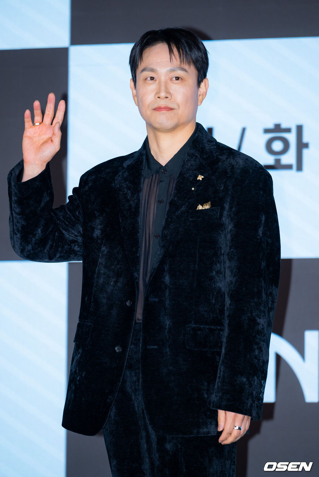 10일 오후 서울 신도림 더세인트에서 ENA '클라이맥스' 제작발표회가 열렸다.'클라이맥스'는 대한민국 최고의 자리에 서기 위해 권력의 카르텔에 뛰어든 검사 방태섭(주지훈 분)과 그를 둘러싼 이들의 치열한 생존극이다.배우 오정세가 포토타임을 하고 있다. 2026.03.10 /rumi@osen.co.kr