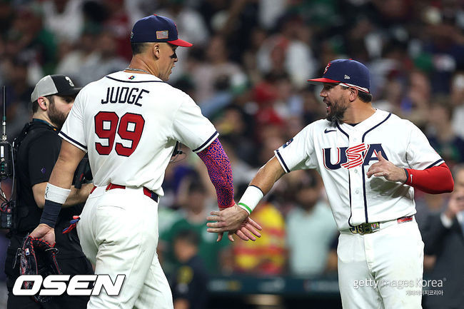 [사진] 애런 저지와 카일 슈와버. ⓒGettyimages(무단전재 및 재배포 금지)