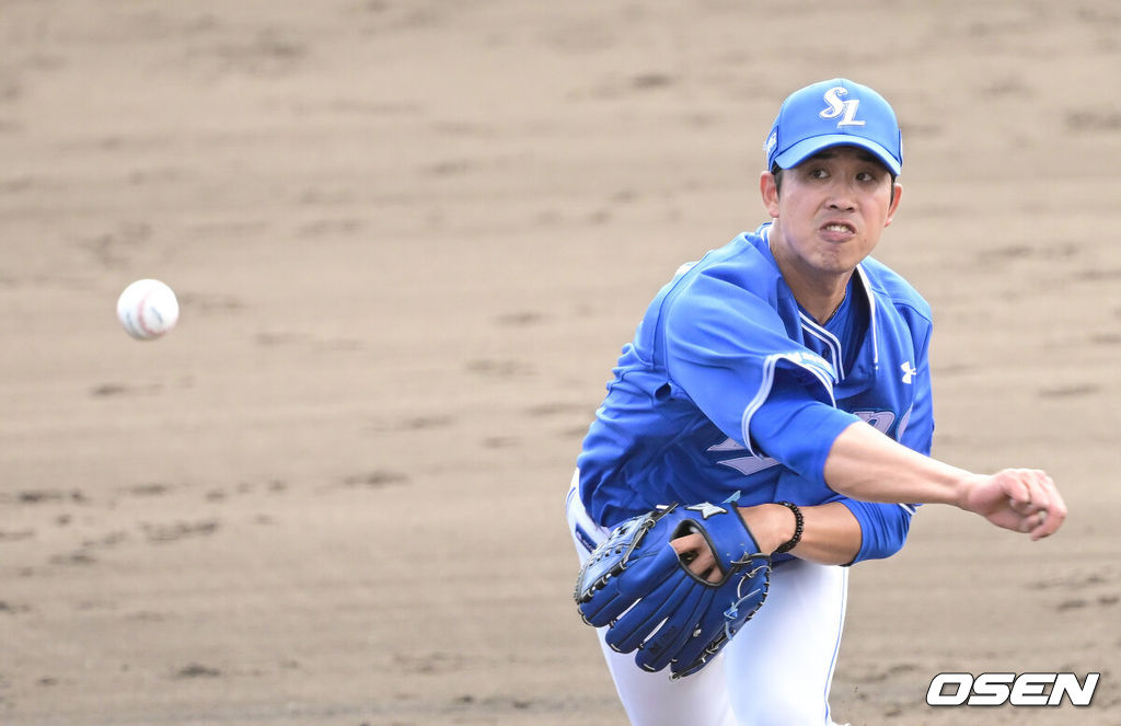 2일 일본 오키나와 킨 베이스볼 스타디움에서 KIA 타이거즈와 삼성 라이온즈의 연습경기가 열렸다.KIA는 양현종, 삼성은 장찬희를 선발로 내세웠다.5회말 마운드에 오른 삼성 임기영이 힘차게 공을 뿌리고 있다. 2026.03.02 / dreamer@osen.co.kr