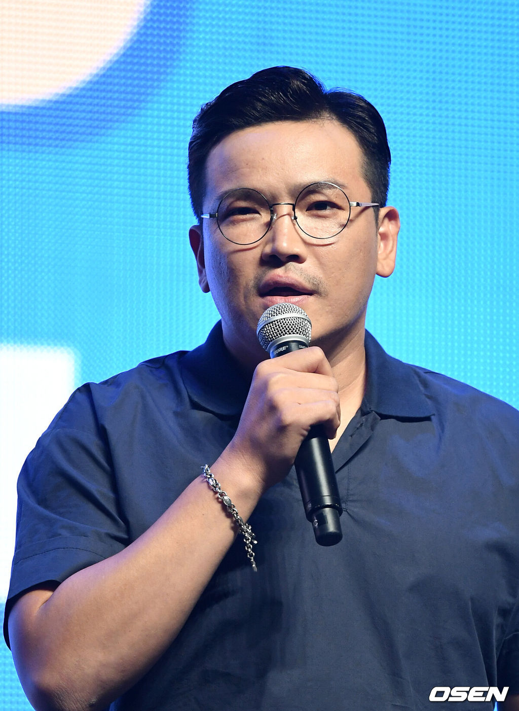 21일 오후 서울 광진구 예스24라이브홀에서 가수 오하영 미니 1집 'OH!' 발매기념 쇼케이스가 열렸다.MC 딩동이 진행을 하고 있다. /sunday@osen.co.kr