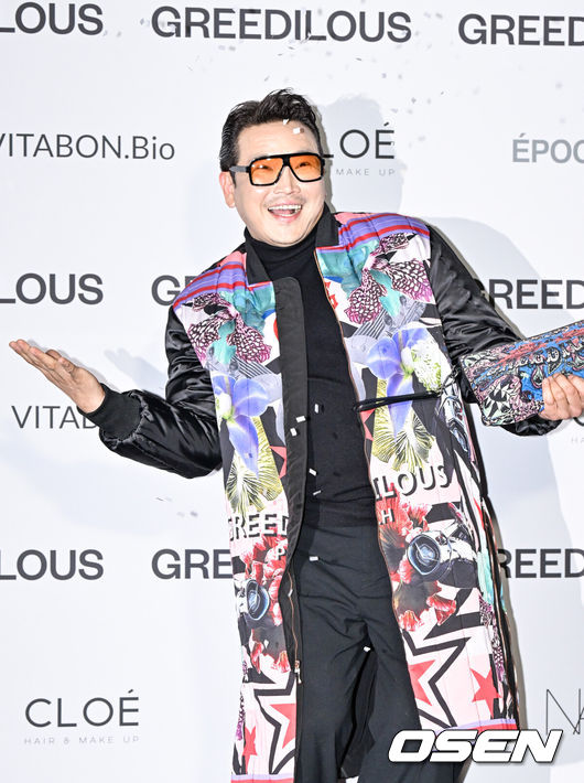 [OSEN=조은정 기자]6일 서울 중구 동대문디자인플라자(DDP)에서 '2025 F/W 서울패션위크’가 열렸다. 올해 25주년을 맞은 국내 최대 패션 행사 ‘서울패션위크’는 5일부터 9일까지 닷새간 열린다.MC딩동이 포즈를 취하고 있다. 2025.02.06 /cej@osen.co.kr