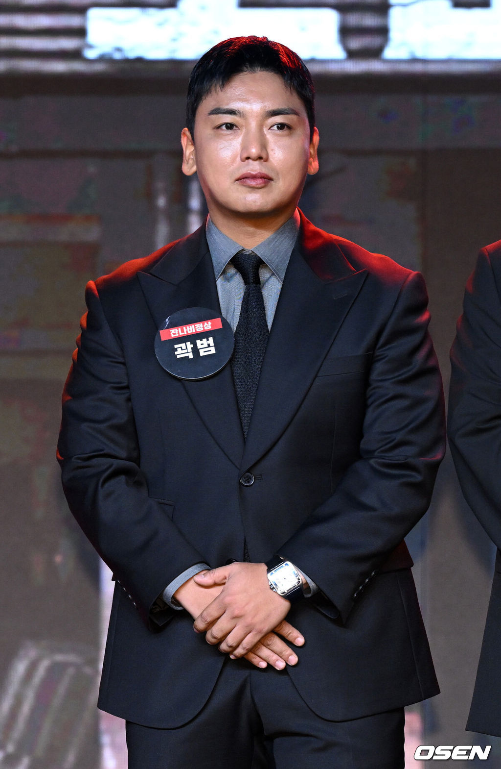 14일 오전 서울 동대문 브이스페이스에서 넷플릭스 예능 ‘코미디 리벤지’ 제작발표회가 열렸다.<br /><br />‘코미디 리벤지’는 ‘코미디 로얄’ 우승팀 이경규팀이 판을 깔고 K-코미디 대표주자들이 각잡고 웃음 터뜨리는 코미디 컴피티션이다.<br /><br />코미디언 곽범이 포토타임을 가지고 있다. 2024.10.14 /sunday@osen.co.kr