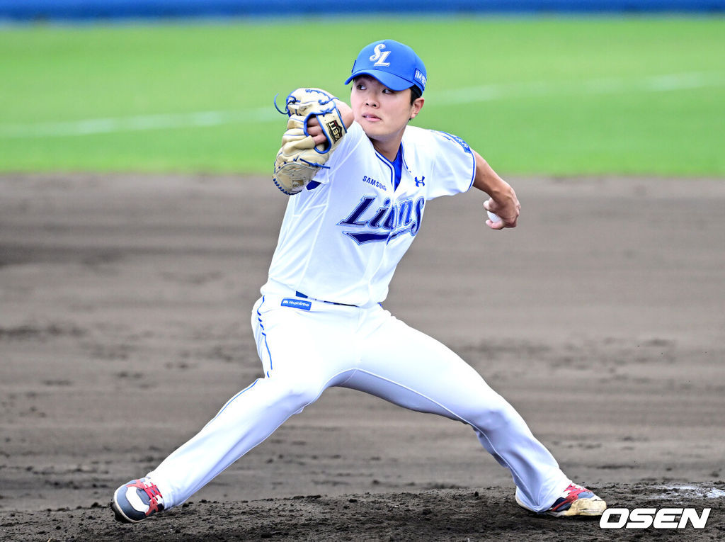 2026 WBC(월드베이스볼클래식)를 준비하는 대한민국 야구 대표팀이 20일 오후 일본 오키나와 온나손 아카마 구장에서 프로야구 삼성 라이온즈와 연습경기를 펼쳤다. 5회초 삼성 투수 이승민이 힘차게 공을 뿌리고 있다. 2026.02.20 / dreamer@osen.co.kr