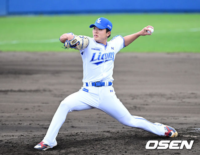 [OSEN=오키나와(일본), 최규한 기자] 2026 WBC(월드베이스볼클래식)를 준비하는 대한민국 야구 대표팀이 20일 오후 일본 오키나와 온나손 아카마 구장에서 프로야구 삼성 라이온즈와 연습경기를 펼쳤다. 5회초 삼성 투수 이승민이 힘차게 공을 뿌리고 있다. 2026.02.20 / dreamer@osen.co.kr