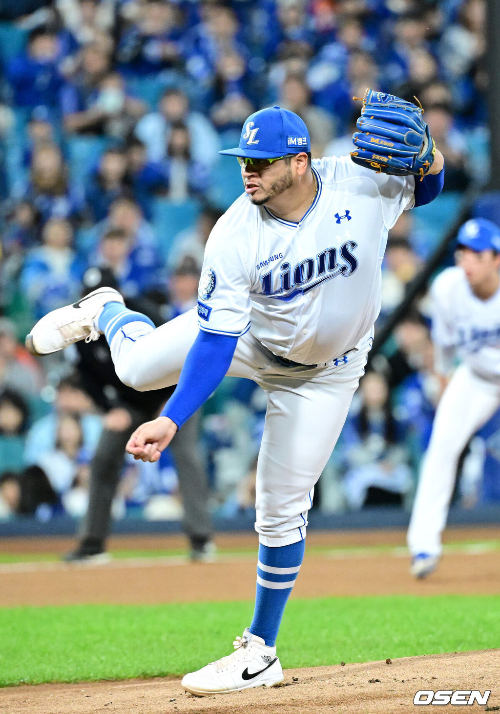 21일 대구 삼성라이온즈파크에서 ‘2025 신한 SOL Bank KBO리그’ 포스트시즌 플레이오프 3차전 삼성 라이온즈와 한화 이글스의 경기가 열렸다.홈팀 삼성은 아리엘 후라도, 방문팀 한화는 류현진을 선발로 내세웠다.1회초 삼성 선발 아리엘 후라도가 힘차게 공을 뿌리고 있다. 2025.10.21 / dreamer@osen.co.kr