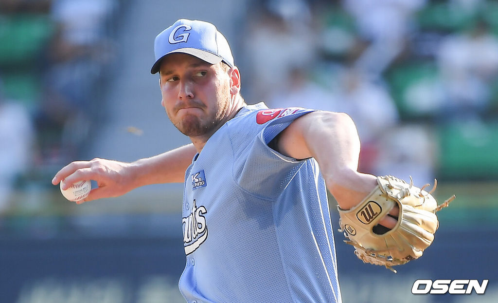 18일 오후 서울 잠실구장에서 '2019 신한은행 MY CAR KBO리그' 두산 베어스와 롯데 자이언츠의 경기가 진행됐다.2회말 롯데 선발투수 다익손이 역투하고 있다. / soul1014@osen.co.kr