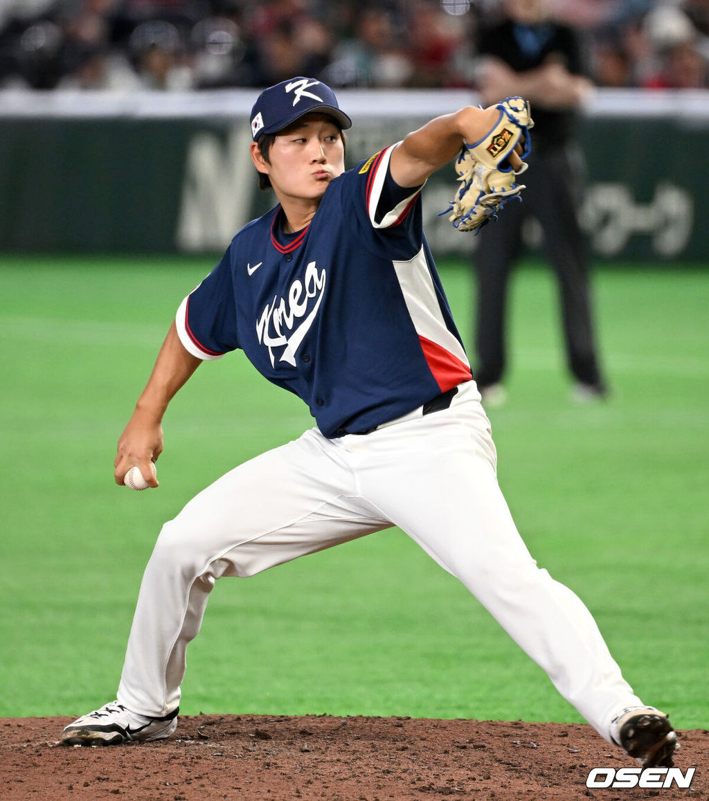 9일 일본 도쿄돔에서 월드베이스볼클래식(WBC) 조별리그 C조 한국과 호주의 경기가 열렸다.C조는 일본이 3승으로 조 1위를 확정, 8강에 진출했다. 호주가 2승 1패, 대만이 2승 2패, 한국이 1승 2패, 체코는 3패다.한국 WBC 대표팀이 8강에 진출하려면 호주에 2점 이하로 실점하면서 5점 차 이상으로 승리해야만 한다.8회말 무사에서 한국 김택연이 역투하고 있다. 2026.03.09 /spjj@osen.co.kr