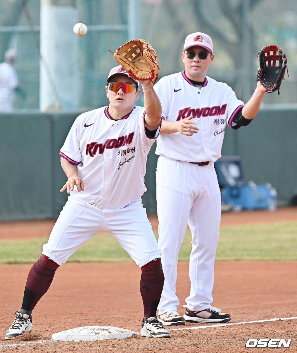 키움 히어로즈 최주환, 안치홍 045 2026.02.03 / foto0307@osen.co.kr