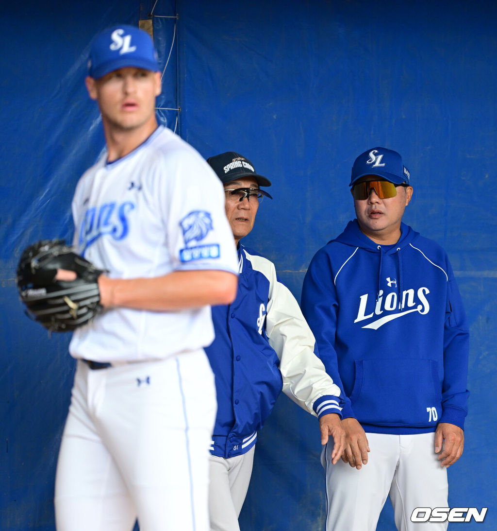 삼성 박진만 감독 최일언 투수코치 맷 매닝. 2026.02.20 / dreamer@osen.co.kr