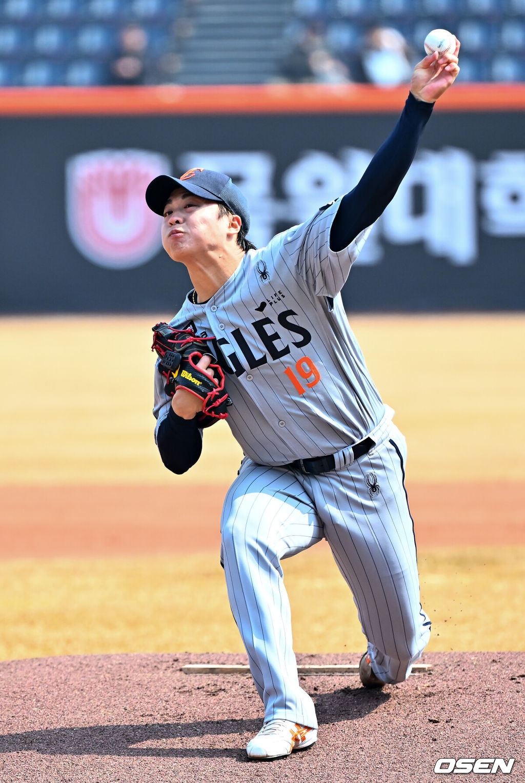 12일 대전 한화생명볼파크에서 2026 신한 SOL KBO리그 시범경기 한화 이글스와 삼성 라이온즈의 경기가 열렸다.시범경기는 오늘(12일)부터 오는 24일까지 진행되며, 각 팀이 12경기씩 치러 총 60경기가 펼쳐진다.한화 선발 왕옌청이 마운드 위에서 힘차게 공을 뿌리고 있다. 2026.03.12 /rumi@osen.co.kr