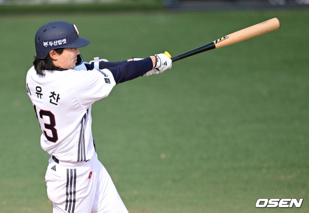 12일 경기도 이천 두산베어스파크에서 ‘2026 신한 SOL KBO리그’ 시범경기 두산 베어스와 키움 히어로즈의 경기가 열렸다.시범경기는 오늘(12일)부터 오는 24일까지 진행되며, 각 팀이 12경기씩 치러 총 60경기가 펼쳐질 예정이다.6회말 2사 1,2 루 상황 두산 이유찬이 달아나는 좌월 스리런포를 날리고 있다. 2026.03.12 / dreamer@osen.co.kr