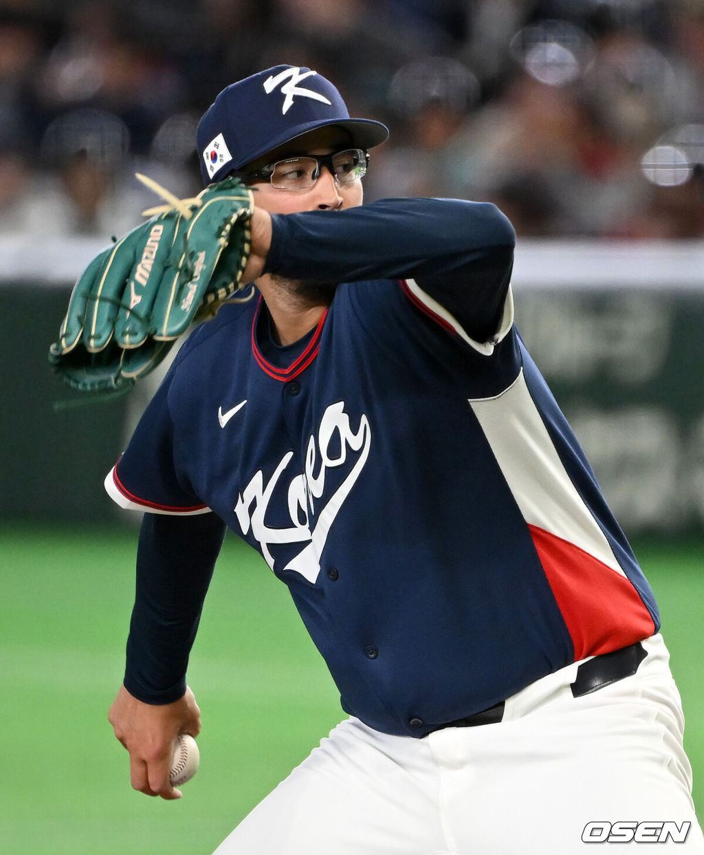 9일 일본 도쿄돔에서 월드베이스볼클래식(WBC) 조별리그 C조 한국과 호주의 경기가 열렸다.C조는 일본이 3승으로 조 1위를 확정, 8강에 진출했다. 호주가 2승 1패, 대만이 2승 2패, 한국이 1승 2패, 체코는 3패다.한국 WBC 대표팀이 8강에 진출하려면 호주에 2점 이하로 실점하면서 5점 차 이상으로 승리해야만 한다.7회말 한국 데인 더닝이 역투하고 있다. 2026.03.09 /spjj@osen.co.kr