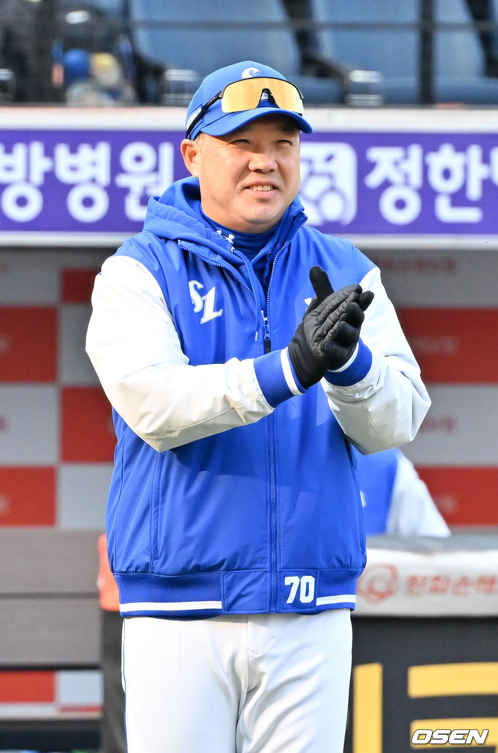 12일 대전 한화생명볼파크에서 2026 신한 SOL KBO리그 시범경기 한화 이글스와 삼성 라이온즈의 경기가 열렸다.이 경기에서 삼성은 한화에 12-3으로 승리했다. 장단 15안타를 기록한 삼성이 1승을, 한화가 1패를 안고 시범경기를 시작하게 됐다.경기를 마치고 삼성 박진만 감독이 박수를 치고 있다. 2026.03.12 /rumi@osen.co.kr