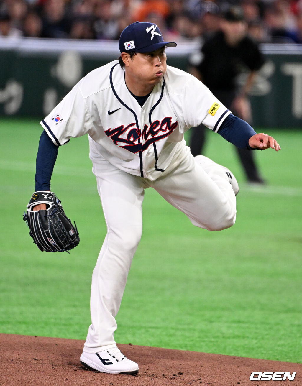 8일 일본 도쿄돔에서 2026 월드베이스볼클래식(WBC) 1라운드 C조 조별리그 대한민국과 대만의 경기가 열렸다.한국은 전날(7일) 일본과의 경기에서 6-8로 석패했다. 앞서 체코전을 11-4로 잡았던 한국은 1승1패를 마크하게 됐고, 남은 대만전과 호주전에 사활을 걸어야 한다.1회초 한국 류현진이 역투하고 있다. 2026.03.08 /spjj@osen.co.kr