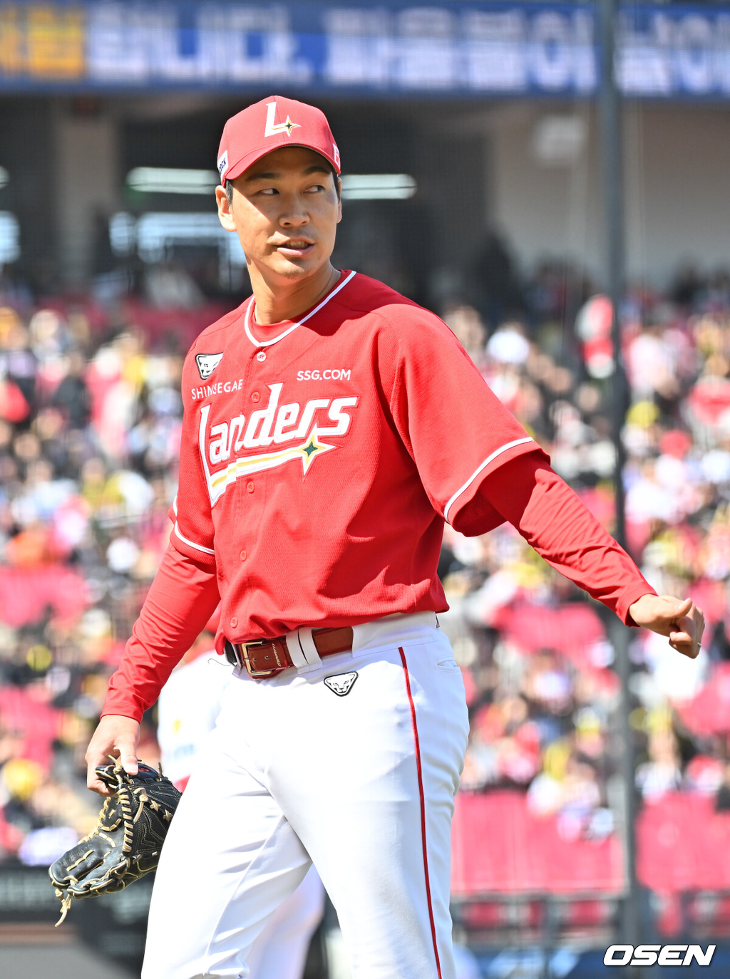 13일 광주기아챔피언스필드에서 2026 신한 SOL KBO리그 시범경기 KIA 타이거즈와 SSG 랜더스의 경기가 열렸다.시범경기는 오늘(12일)부터 오는 24일까지 진행되며, 각 팀이 12경기씩 치러 총 60경기가 펼쳐진다.2회말을 마친 SSG 선발 타케다가 사인을 보내고 있다. 2026.03.13 / rumi@osen.co.kr