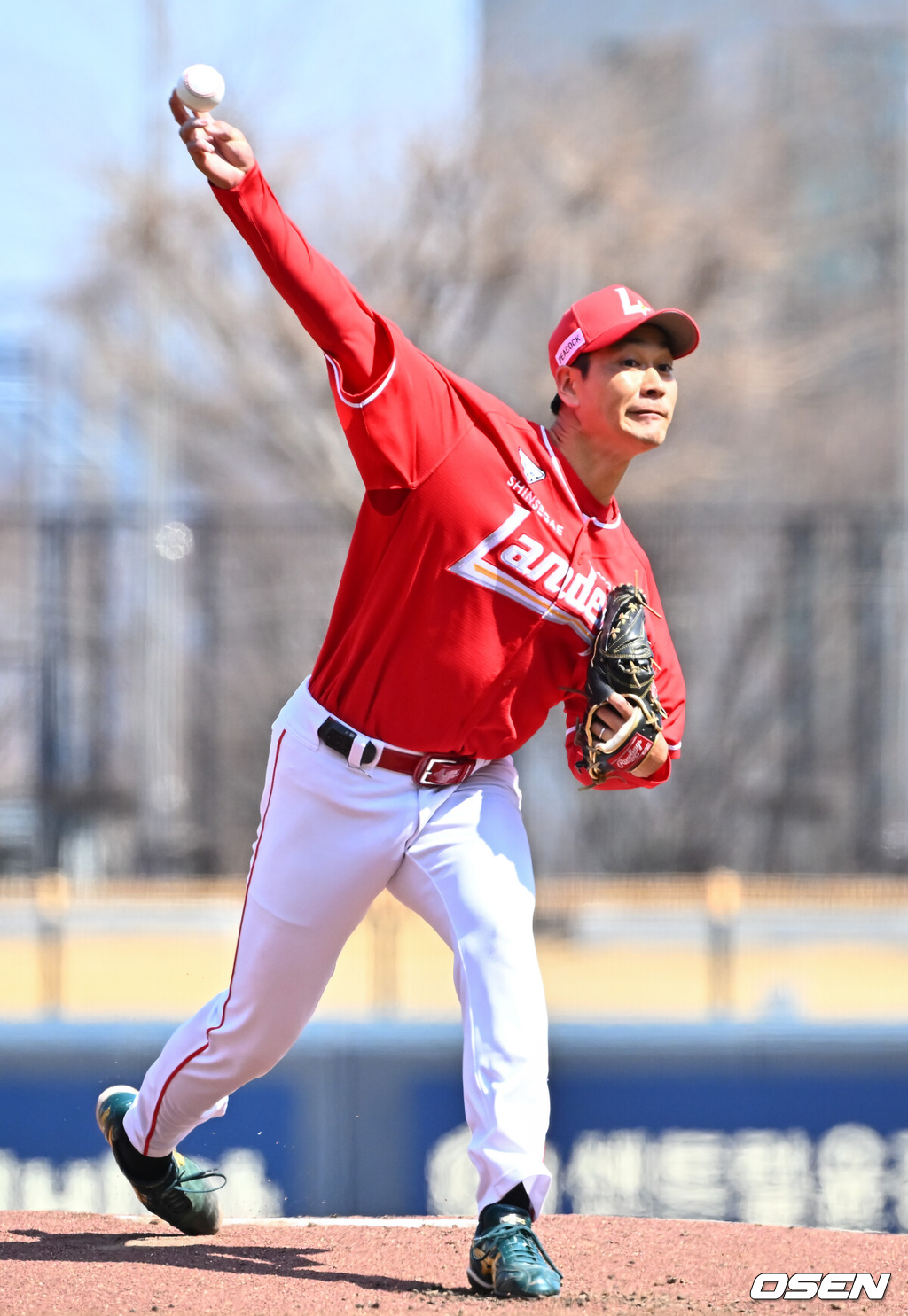 13일 광주기아챔피언스필드에서 2026 신한 SOL KBO리그 시범경기 KIA 타이거즈와 SSG 랜더스의 경기가 열렸다.시범경기는 오늘(12일)부터 오는 24일까지 진행되며, 각 팀이 12경기씩 치러 총 60경기가 펼쳐진다.SSG 선발 타케다가 마운드 위에서 힘차게 공을 뿌리고 있다. 2026.03.13 / rumi@osen.co.kr