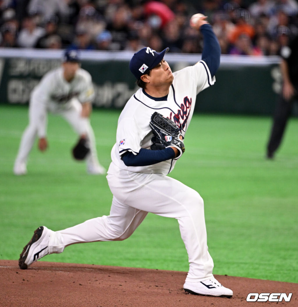 8일 일본 도쿄돔에서 2026 월드베이스볼클래식(WBC) 1라운드 C조 조별리그 대한민국과 대만의 경기가 열렸다.한국은 전날(7일) 일본과의 경기에서 6-8로 석패했다. 앞서 체코전을 11-4로 잡았던 한국은 1승1패를 마크하게 됐고, 남은 대만전과 호주전에 사활을 걸어야 한다.1회초 한국 류현진이 역투하고 있다. 2026.03.08 /spjj@osen.co.kr