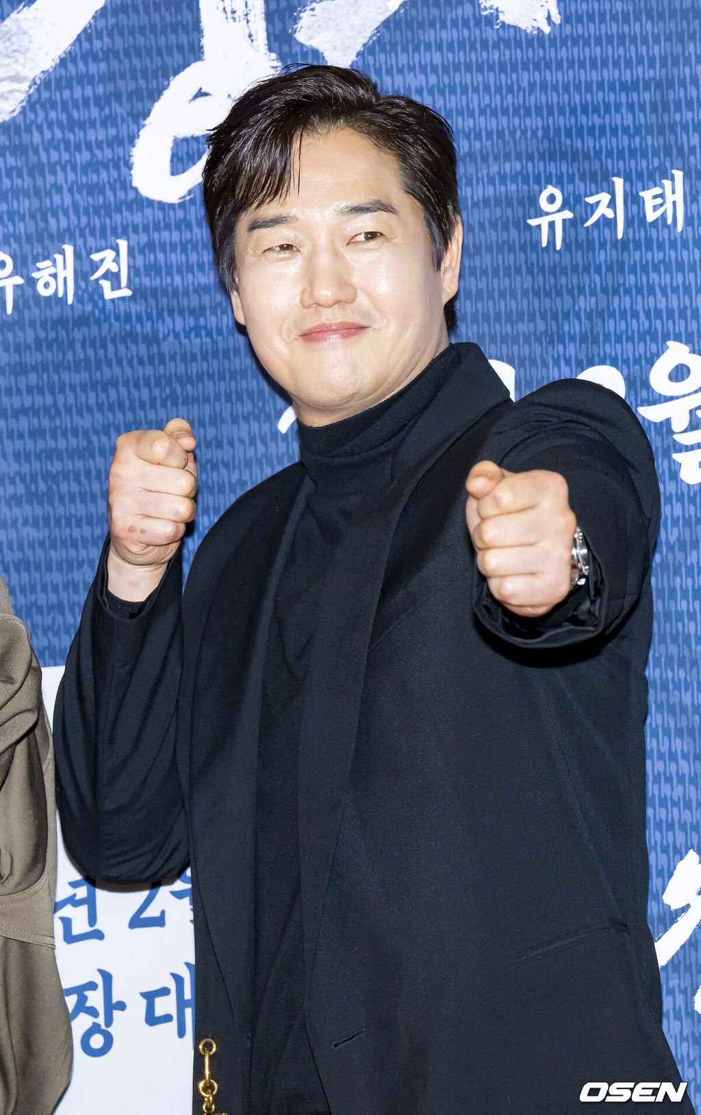 27일 오후 서울 잠실 롯데시네마 월드타워 씨네파크에서 영화 ‘왕과 사는 남자’ VIP 시사회가 진행됐다.배우 유해진과 박지훈, 유지태, 전미도, 김민, 이준혁이 출연하는 영화 '왕과 사는 남자'는 1457년 청령포, 마을의 부흥을 위해 유배지를 자처한 촌장과 왕위에서 쫓겨나 유배된 어린 선왕의 이야기로, 내달 4일 개봉한다.배우 유지태가 포즈를 취하고 있다. 2026.01.27 / soul1014@osen.co.kr   